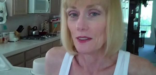  Mature Lady Knows How To Suck